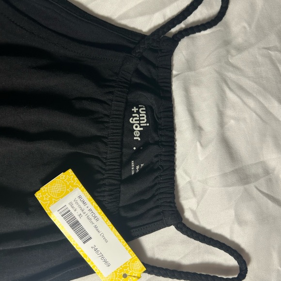 Elegant Black Maxi Dress - Picture 3 of 3